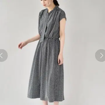 새상품급 UNTITLED 지오메 패턴 프렌치 슬리브 원피스 세탁 가능