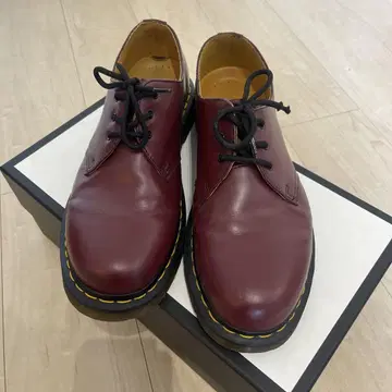 Dr. Martens 버건디 레이스업 슈즈