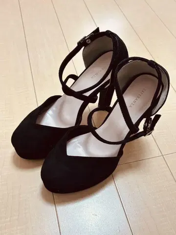 블랙 스트랩 하이힐 캬바쿠라 라운지 샵 내 힐