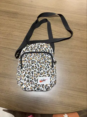 애니멀 무늬 숄더백
