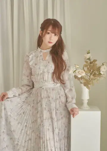 로즈뮤즈 시어 플로럴 원피스