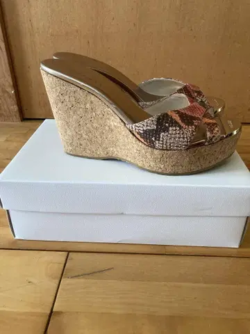 JIMMY CHOO 크로스 스트랩 샌들 39