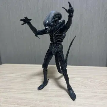 에이리언 피규어 약 21cm 블랙