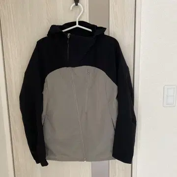 데상트 GORE-TEX INFINIUM 마운틴 후드티 M