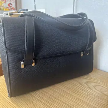 블랙 핸드백