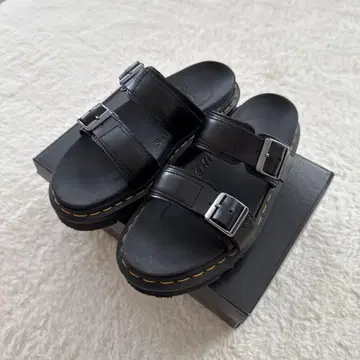 Dr. Martens 샌들 UK4
