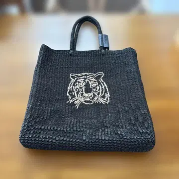 The Biganti 자수 바스켓백 블랙