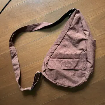 사선으로 매는 숄더백
