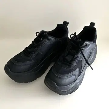 버쉬카 통굽 스니커즈 새상품급