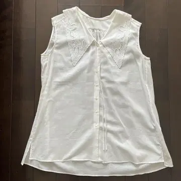 IENA 화이트 슬리브리스 셔츠 레이스 카라 부착