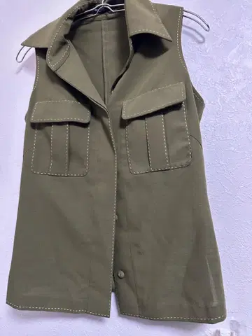 NOVESPACIO 슬리브리스 셔츠 올리브 그린