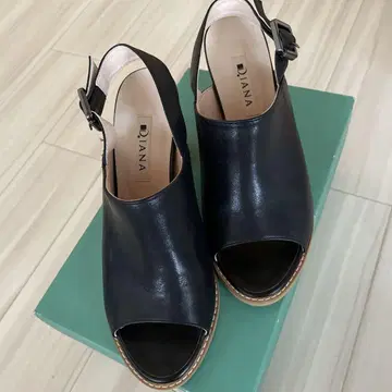DIANA 샌들