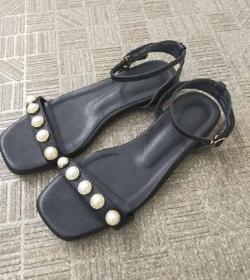 COCONUT 펄 장식 블랙 샌들 24cm 펄 샌들 뮬