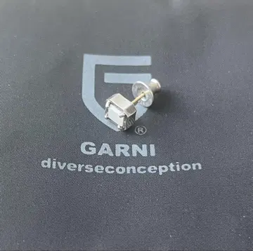 GARNI 가르니 입방형 귀걸이