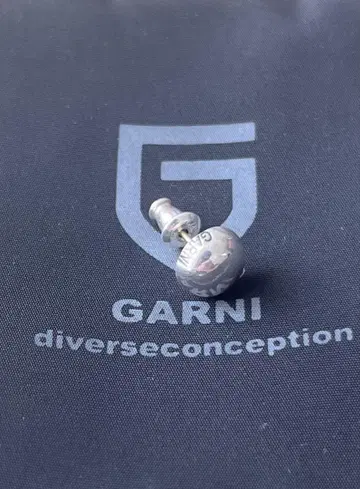 GARNI 가르니 실버 볼 귀걸이 한쪽 귀용