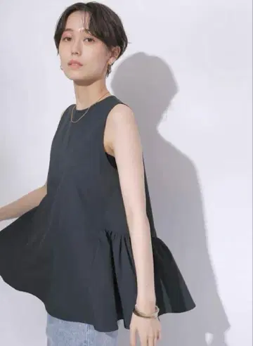 아르페쥬 스토리 정가 16500엔 페플럼 래쉬가드 그레이