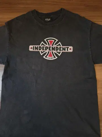 independent NHS 블랙 택 티셔츠