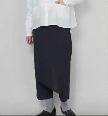 mumokuteki 코튼 린넨 에이프런 팬츠