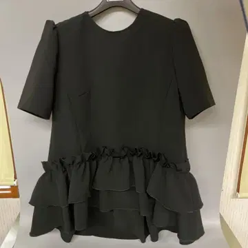 AVENIRETOILE 프릴이 달린 블랙 튜닉 34