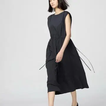 유니클로 슬리브리스 개더 원피스 블랙