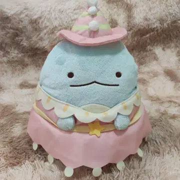 스카이블루 모자가 있는 봉제 인형