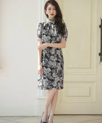 Emiriawiz 에밀리아 위즈 클래식 플라워 비쥬 원피스