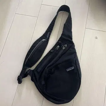 파타고니아 아톰 슬링 백