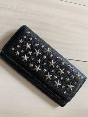 JIMMY CHOO 블랙 가죽 장지갑 별 모양 스터드