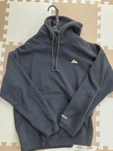 KELTY 블랙 후드 부착 후드티