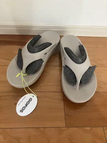 Oofos 베이지 25.0