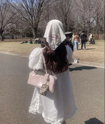 무게트 로즈 프릴 미니 오프