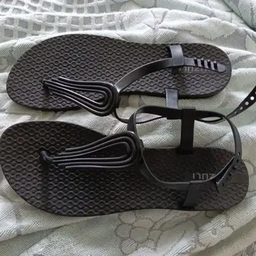 블랙 비치 샌들 플랫