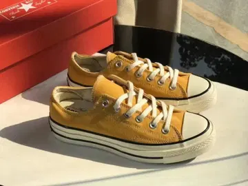 새상품 CT70 26.5cm 썬플라워 로우 컷