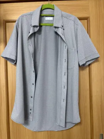 반팔 셔츠 화이트 블랙 체크 무늬 왼쪽 가슴 포켓