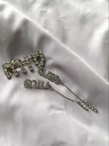 miu 크리스탈 장식 실버 귀걸이 머리핀