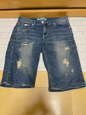 GUESS 데님 숏 팬츠 데미지 가공