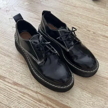 자라 블랙 로퍼