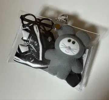 가챠 파우치. 무뉴 마스코트 그레이 컨버스 블랙. 모노톤 계열