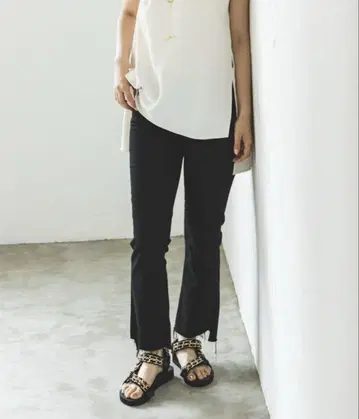 MOTHER THE INSIDER CROP STEP FRAY 데님 24
