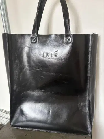 IRIE 블랙 토트백 천연 가죽