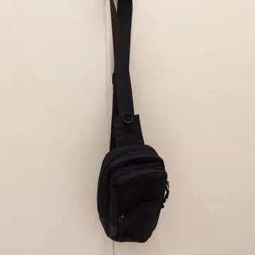 블랙 나일론 바디백