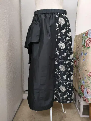시즈카콤로 블랙 꽃무늬 롱 스커트