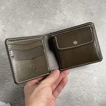 하프 지갑 올리브 이탈리아 가죽 하자품