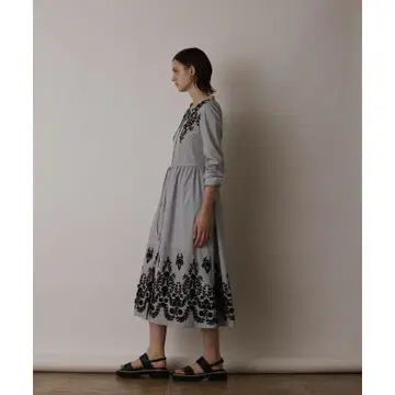 택 포함 미사용 새상품 그레이스 콘티넨탈 스트라이프 자수 원피스