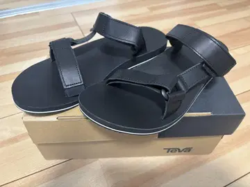 유나이티드 애로우즈 Teva 블랙 스포츠 샌들