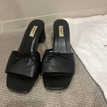 레페토 리본 포함 블랙 샌들 5cm 힐