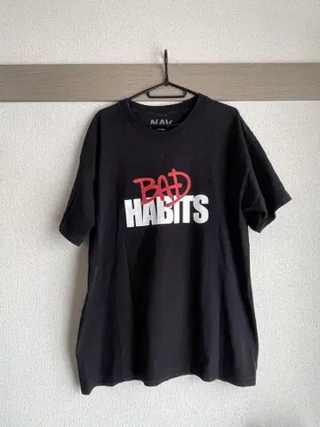 Vlone BAD HABITS NAV 티셔츠 블랙