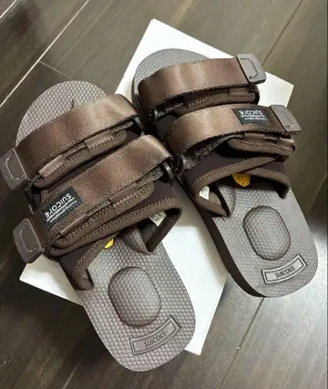 새상품 SUICOKE MOTO-VPO 샌들 22cm 브라운