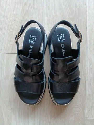 REFLETE 블랙 샌들