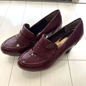 새상품급 PAGEBOY 클래식 힐 로퍼 버건디